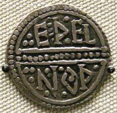 Revers d'une pièce d'argent portant le nom Eþelnoþ sur deux lignes.