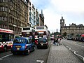 Edinburgh ana çarşı caddesi olan "Princes Street"