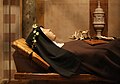 The new recumbent statue (1987) of Saint Clare of Assisi, with the reliquary below. (زاده ۱۶ ژوئیه ۱۱۹۴ – درگذشته ۱۱ اوت ۱۲۵۳).