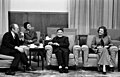 1975年12月に中国を訪問したアメリカのジェラルド・フォード大統領と会談する鄧小平