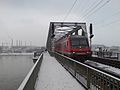 Regionalbahn nach Wiesbaden auf der Nordbrücke (Dezember 2007)