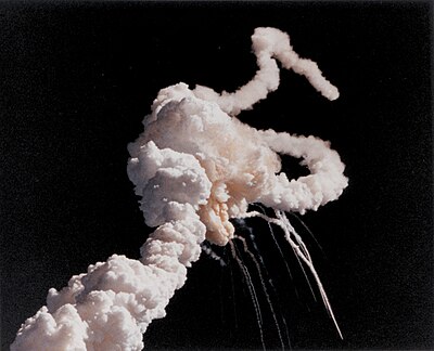 Die NASA-ruimtependeltuig Challenger ontplof 73 sekondes na lansering vanaf Cape Canaveral op die tuig se tiende sending. Al sewe bemanningslede sterf.