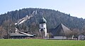 Kirche und Adlerschanze von Hinterzarten.