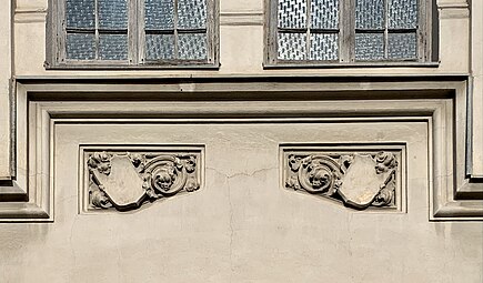 Gothic Revival shield-like cartouches on the Hermann I.Rieber carriage factory (Strada Romulus no. 17), Bucharest, by Siegfrid Kofczinsky, 1903[20]