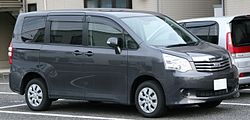 Toyota Noah 2007–2013