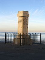 Het loodsmonument op de dijk