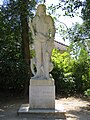 Statue de Tourville dans le jardin des plantes de Coutances.