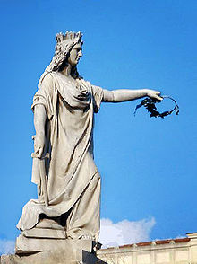 Statue of the Italia turrita in Reggio Calabria