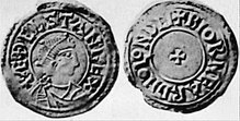 Les deux faces d'une pièce de monnaie, avec un portrait de profil à l'avers et une petite croix pattée au revers, les deux entourés de caractères d'apparence runique