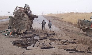 Деревня Шейх-Хамед, Ирак, 15 апреля 2007. Страйкер 3-й бригады 2-й пехотной дивизии после подрыва заглублённого самодельного взрывного устройства. Экипаж выжил[6], машина восстановлена[7]