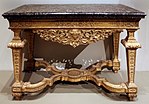 Masă de perete; 1685-1690; lemn sculptat, aurit și gessoit, cu blat de marmură; 83,6 × 128,6 × 71,6 cm; Institutul de Artă din Chicago (SUA)[119]
