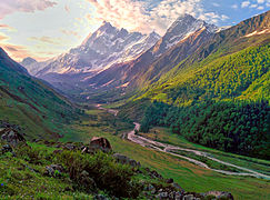 Vallée du Har Ki Dun, là où le dernier des Pandava, Yudhishthira, arrivera au mont Swargarohini qui est la Porte du Paradis.