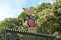 Le détail du haut de la grille principale du parc de Blossac à Poitiers