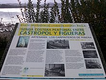 Cartel da ruta costeira Castropol-As Figueiras con información sobre a carpintaría de ribeira na zona da Lieira, na ría de Ribadeo.