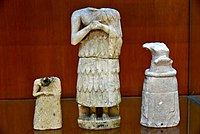 Tre statue sumere, primo periodo dinastico, 2900-2350 a.C. (Museo Sulaymaniyah)