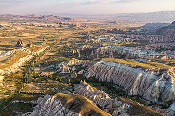 Paysage du parc national de Göreme et sites rupestres de Cappadoce, à proximité de Göreme, en Anatolie centrale. (définition réelle 5 184 × 3 456)