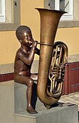 1991: Junge mit Tuba