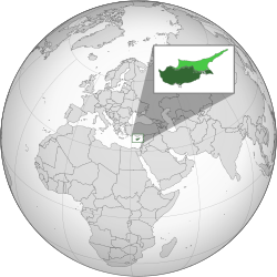 深绿色为塞浦路斯共和国的位置，浅绿色为北塞浦路斯土耳其共和国的位置。