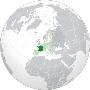 Расположение Франции (зелёный): — в Европе (светло-зелёный и тёмно-серый цвет) — в Европейском союзе (светло-зелёный цвет)