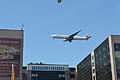 Boeing 777 de Japan Airlines aterrizando en el Aeropuerto Internacional de Fráncfort del Meno, Alemania