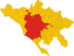 เขตเทศบาลกรุงโรม (สีแดง) ภายในเขตมหานครกรุงโรม (สีเหลือง) ส่วนสีขาวคือนครรัฐวาติกัน