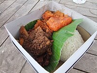 Krechek sebagai sebahagian dari nasi gudeg