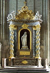 Chapelle Notre-Dame de Pitié : statue de la Vierge de douleur de Jean-Baptiste Dupuis.