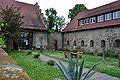 Romanisches Haus. Links het Käthe-Kruse-Poppenmuseum.