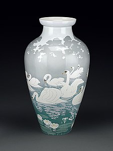 Art Nouveau swan vase by the Sèvres Manufactory made for the exposition
