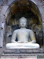 ボロブドゥール寺院遺跡群の毘盧遮那仏像。インドネシア、760-830年頃