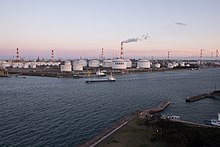 鹿島港南航路と神之池東部地区の工場群（港公園展望塔より）