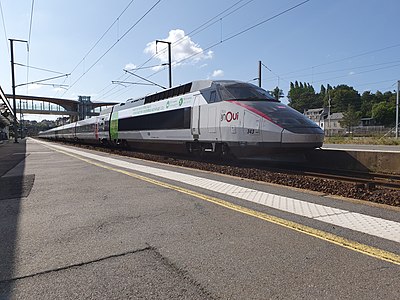 La rame no 343 (en livrée Carmillon), à la gare de Morlaix.