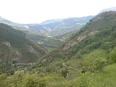 Vallée du Bès, vue sud du village, prise du hameau du Château.