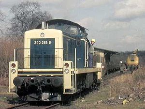 Ozeanblau-beige 290 im Bahnhof Wassenberg