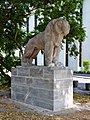  Qualitätsbild, Löwenstatue in Marburg vor dem Hörsaalgebäude in der Biegenstraße