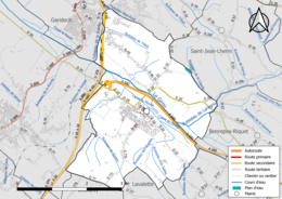 Carte en couleur présentant le réseau hydrographique de la commune