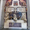 Гробница Микеланджело Буонарроти. Бюст работы Вазари