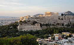 Atina Akropolis'nin Philopappou Tepesi'nden manzarası