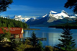 A Maligne-tó a kanadai Jasper Nemzeti Parkban