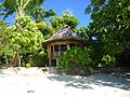 Beach fale, populares vilas de eco-tourismo ao redor da costa.