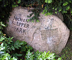 Gedenkstein im Jochen-Klepper-Park in Höhe der Gurlittstraße an der Sembritzkistraße in Berlin-Südende