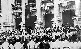 Rassemblement au Grand Opéra de Hanoï, le 17 août 1945.