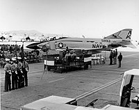 Az első átépített F–4S átadási ünnepsége 1979. december 12-én. A repülőgép a Block 39-es sorozatú J-k (F–4J–39–MC) egyike (s/n 155893). Ezen a képen is megfigyelhető a belépőél külső szakaszain felhajtott „lécek”