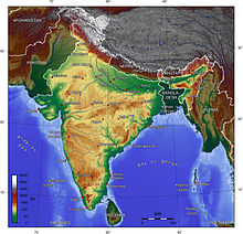 Map of India. พื้นที่ส่วนใหญ่เป็นบริเวณสีเหลือง (ความสูงตั้งแต่ 100–1000 เมตร) บางบริเวณแถบตอนใต้และตะวันออกเป็นสีน้ำตาล (ความสูงตั้งแต่ 1000 เมตร) บริเวณที่ราบลุ่มแม่น้ำเป็นบริเวณสีเขียว (ความสูงต่ำกว่า 1 เมตร)