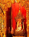 Døme på buddhistisk relikvarium frå Thailand.