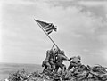 Image 61945年2月23日，美联社記者乔·罗森塔尔拍攝的照片《硫磺島升旗》經由無線電傳真橫跨太平洋傳送到美國本土。（摘自无线电传真）