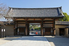 achtfüßiges Tor (hakkyaku-mon) des Hōryū-Tempels (Hōryū-ji) in Ikaruga, Präfektur Nara