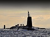 O HMS Vanguard, o primeiro submarino de sua classe, comissionado em 1993.[3]