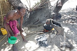 Distillation des pommes-cajou fermentées (Mozambique)