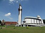 Basilikan Sanktuarium Bożego Miłosierdzia "helgedomen för den gudomliga barmhärtigheten", byggd 2002 i Kraków i Polen. Den tog emot 2 miljoner pilgrimer 2011.[7]